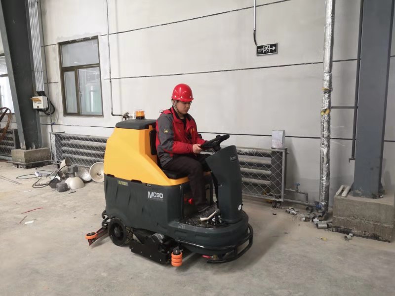 Ming-chuang MC90 fully automatic washing and sweeping machine serves the workshop