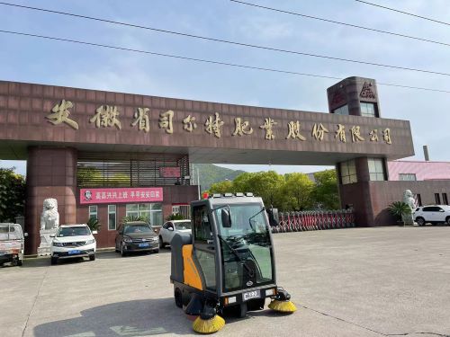 南博C190全封闭式扫地车服务于宁国某公司