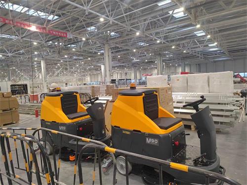 南博M90驾驶式洗地机服务于芜湖某工厂车间