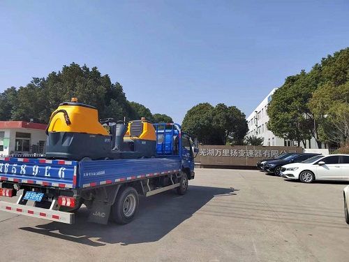 南博MC90驾驶式洗地机服务于芜湖某工厂