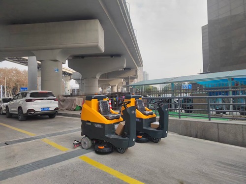 南博M80驾驶式洗地机服务于芜湖某商业地下停车场